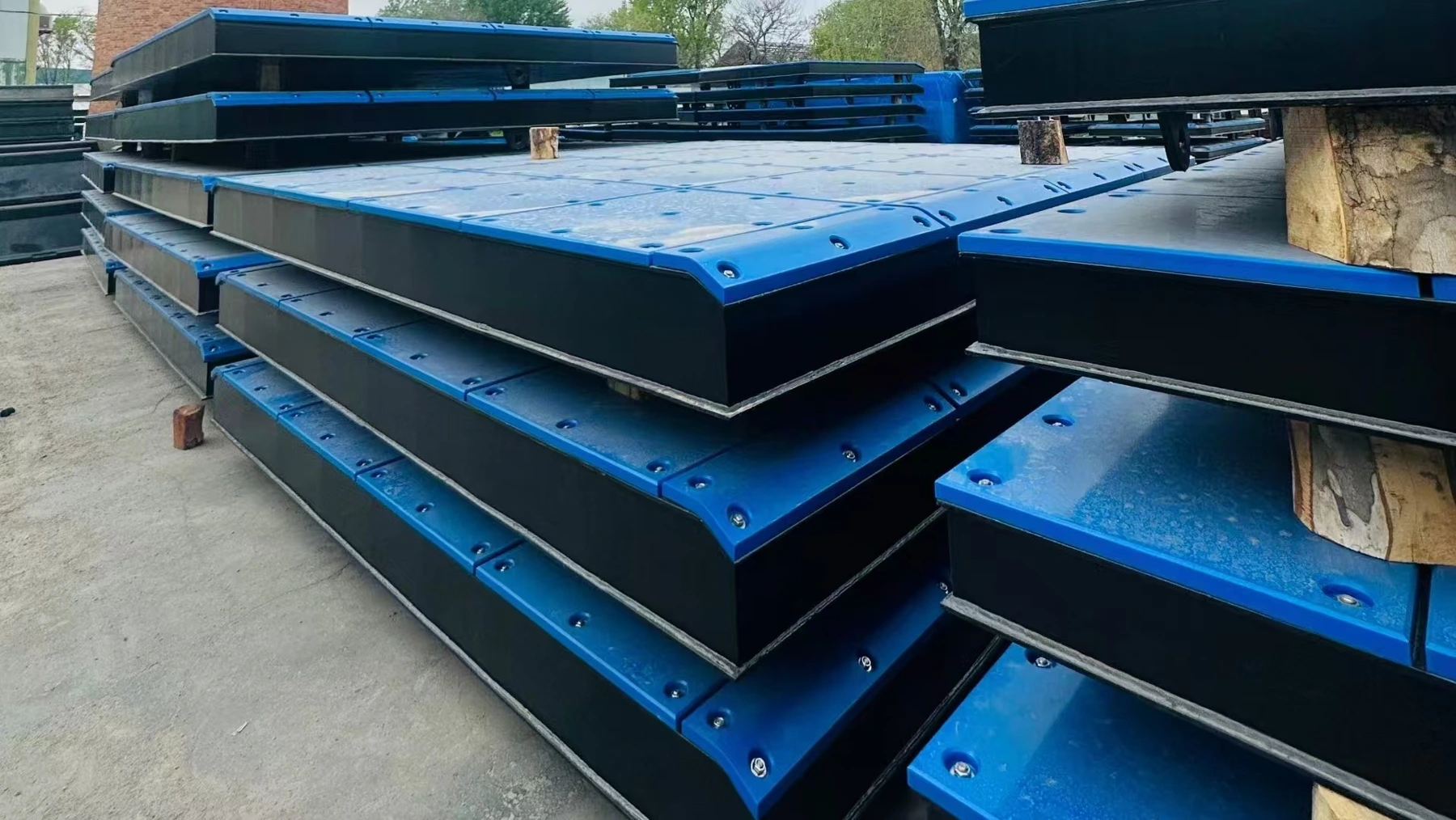 Panel fender laut dengan bantalan plastik 01