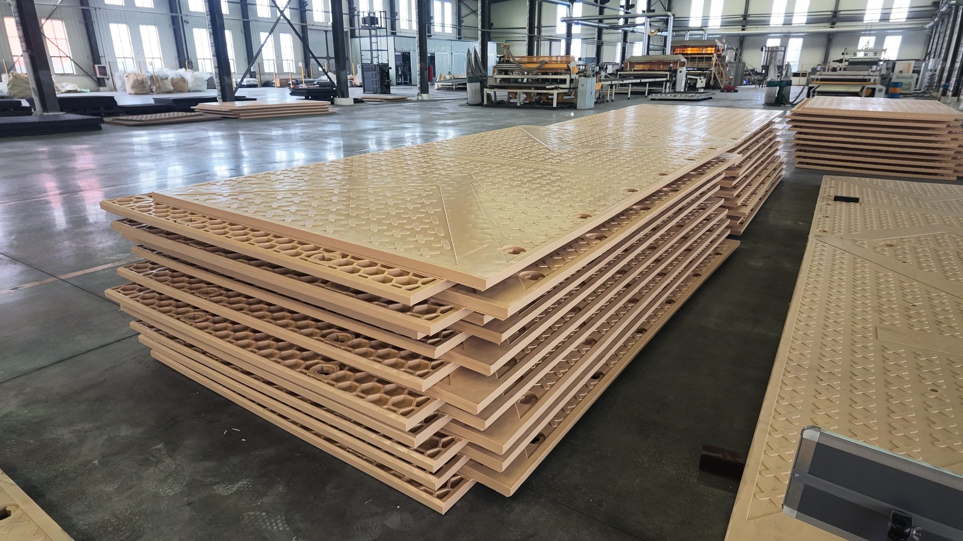 Stacked hollow core mats